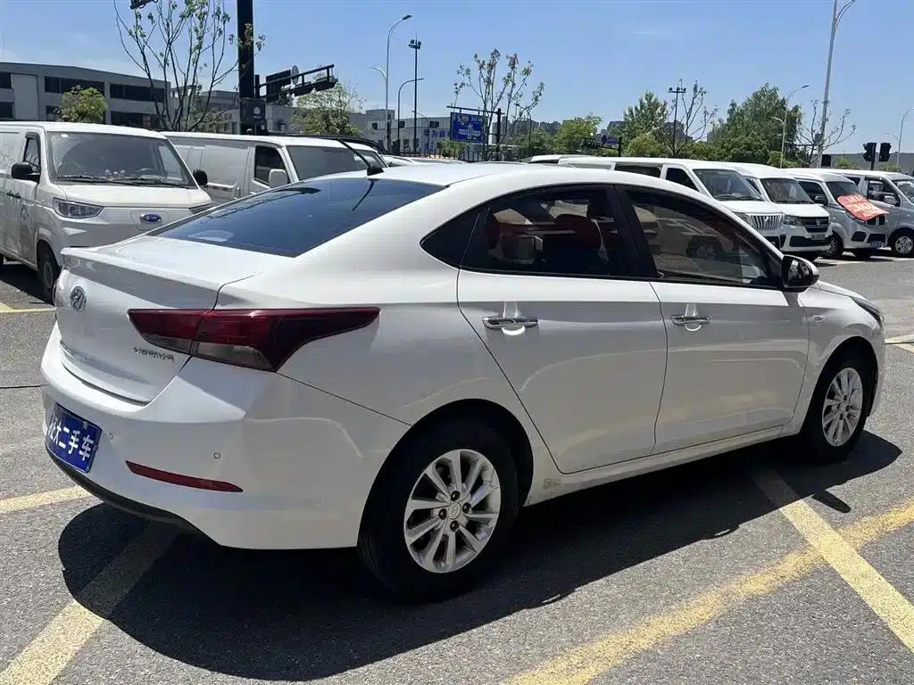 2016 Hyundai Verna 1.4L Automatic GLS (Cool Edition) — миниатюра 3