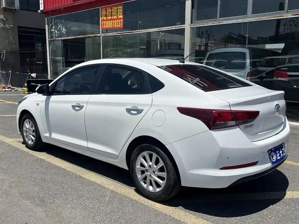 2016 Hyundai Verna 1.4L Automatic GLS (Cool Edition) — миниатюра 7