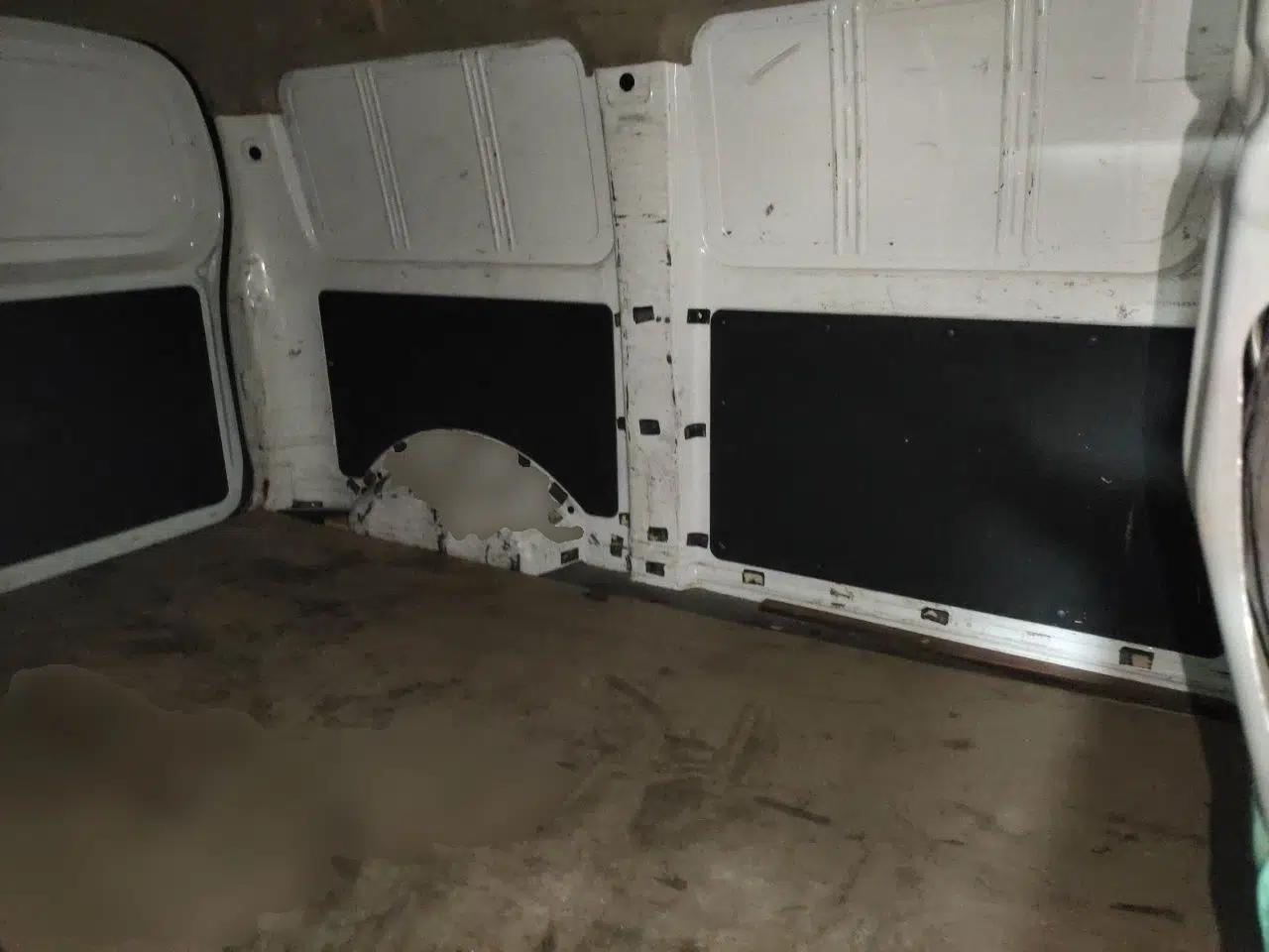 CHANGAN KAICHENG Ruixing EM60 2022 Pure Electric Van 4498 mm Long Flat Roof with Rear-Hinged Doors 2 Seats 60 kW 41.86 kWh — миниатюра 18