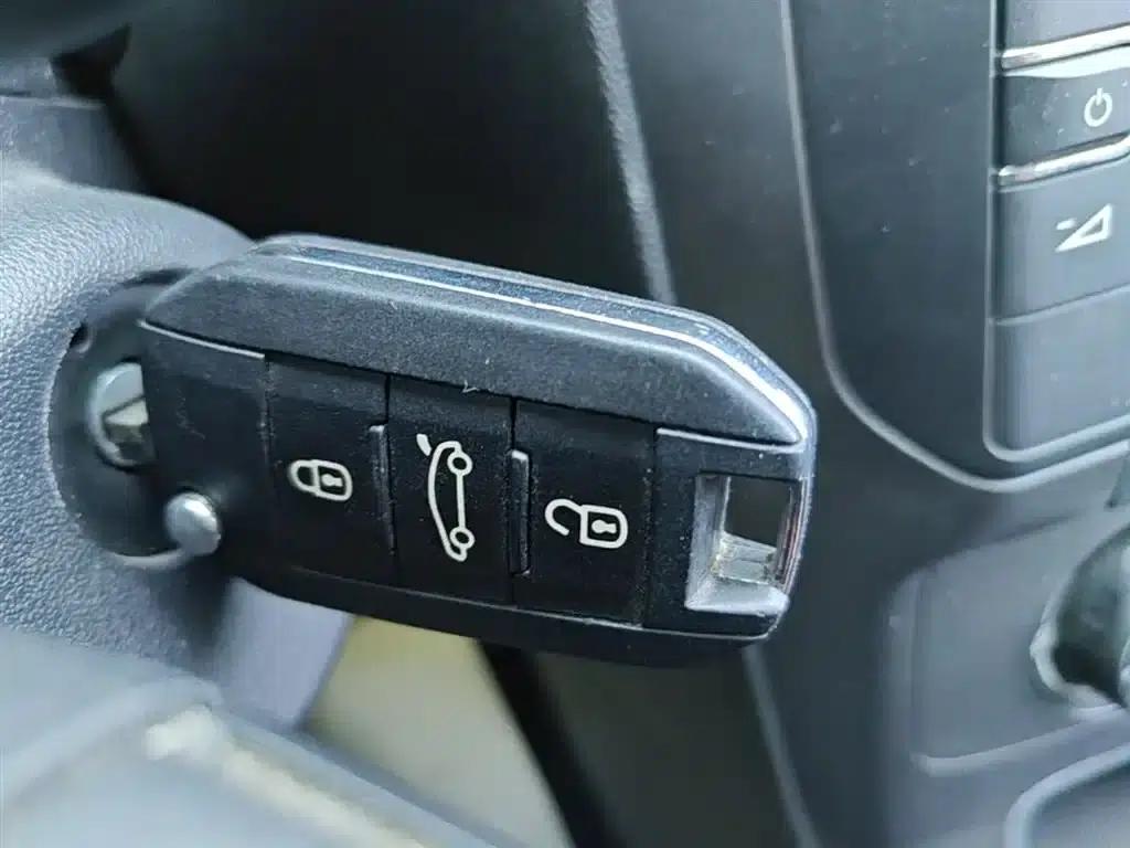 Citroën C4 Sega 2016 1.6L Automatic Comfort Model — миниатюра 9