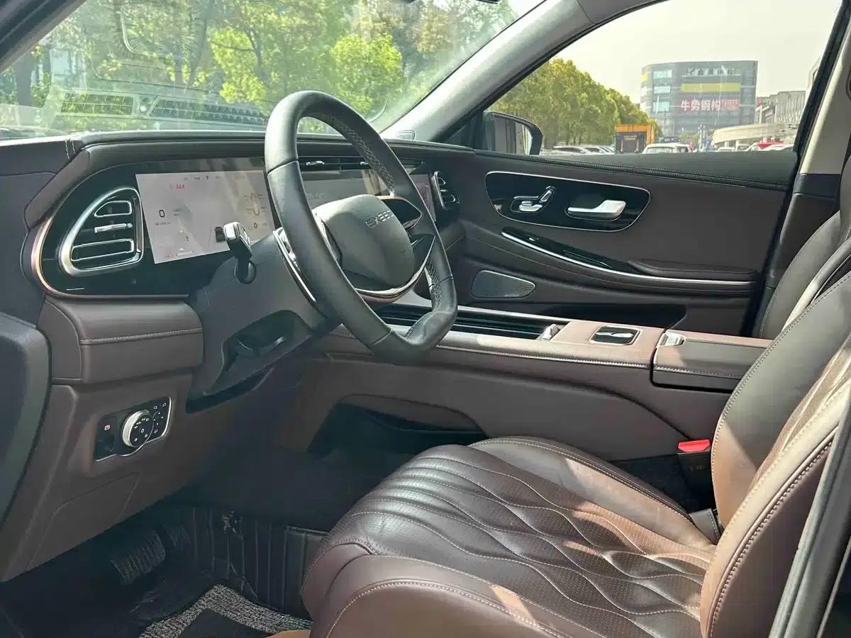 Starlight Moon 2023 400T AWD Star Supreme Edition 6-seater — миниатюра 4