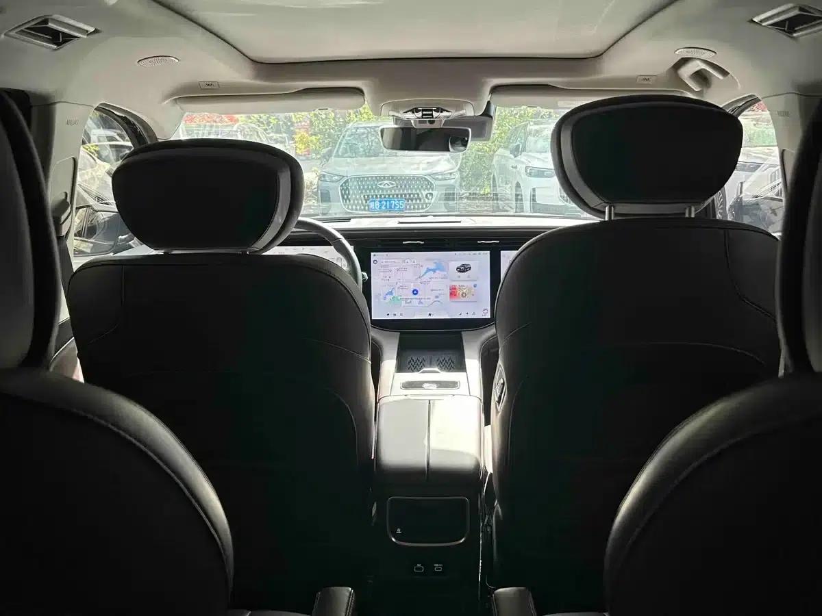 Starlight Moon 2023 400T AWD Star Supreme Edition 6-seater — миниатюра 7