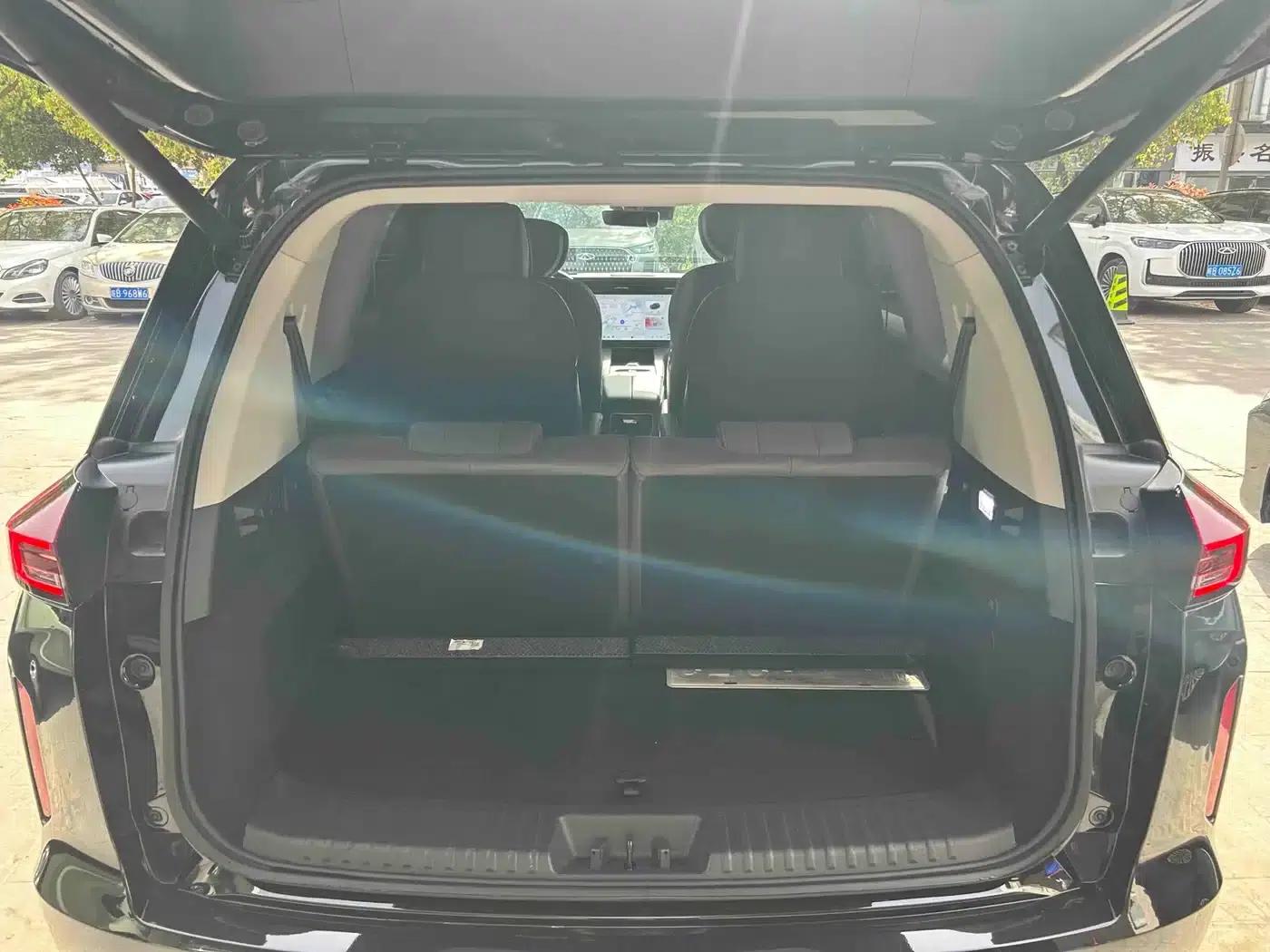 Starlight Moon 2023 400T AWD Star Supreme Edition 6-seater — миниатюра 8