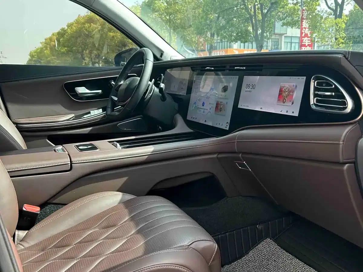 Starlight Moon 2023 400T AWD Star Supreme Edition 6-seater — миниатюра 10