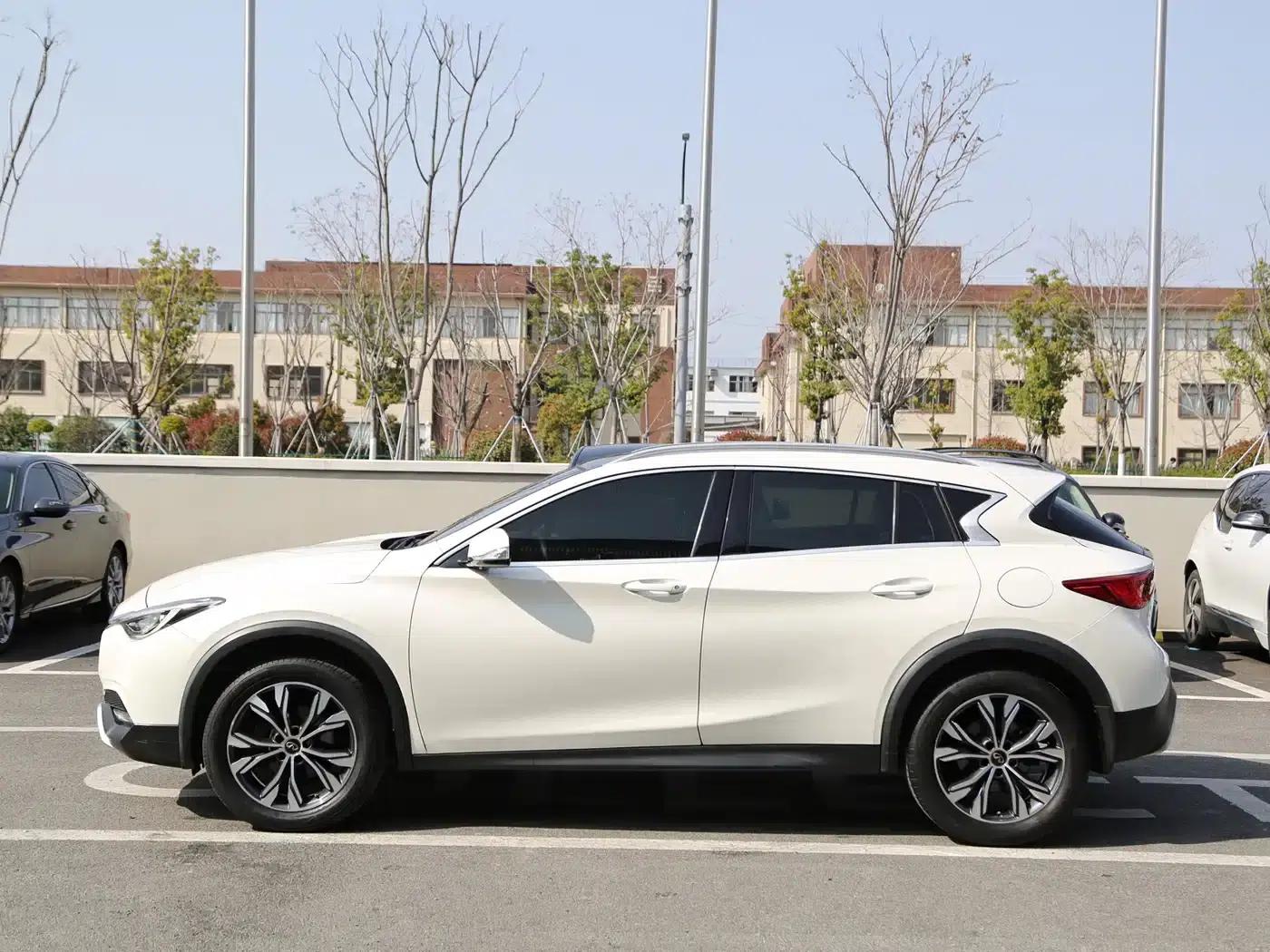 Infiniti QX30 2017 1.6T 2WD Sport Edition — миниатюра 18