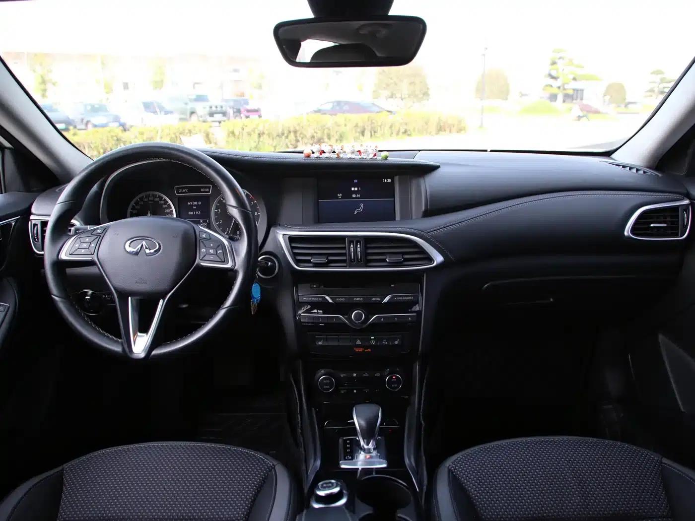 Infiniti QX30 2017 1.6T 2WD Sport Edition — миниатюра 4