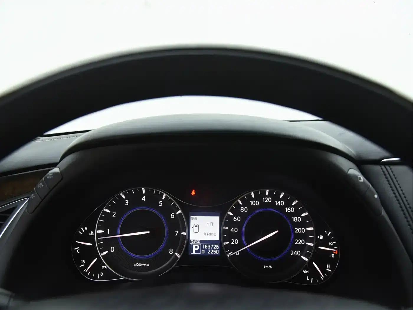 2011 Infiniti QX56 — миниатюра 6