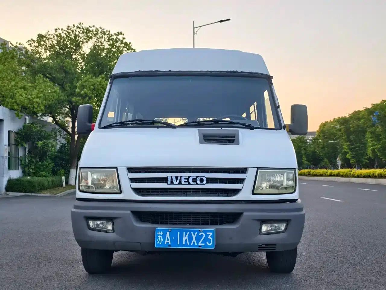 Iveco DeYi 2014 Model 2.8T-V35 NJ5044XXYQ3A43S4 — миниатюра 3