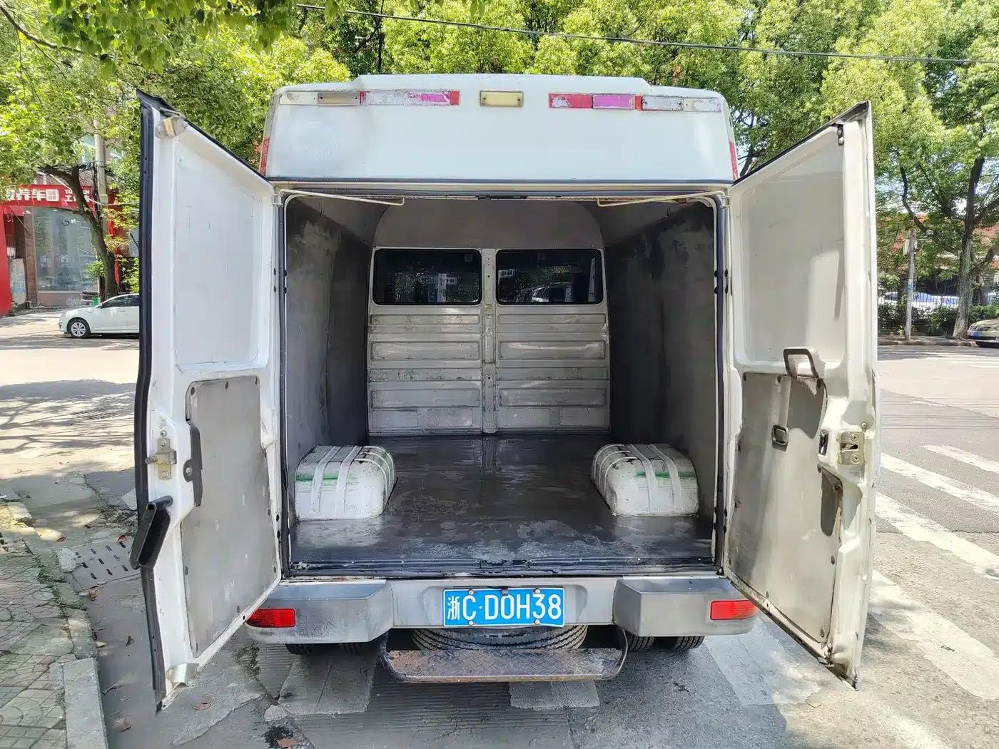 Iveco DeYi 2014 Model 2.8T-A40 NJ6604AC43S4 — миниатюра 11