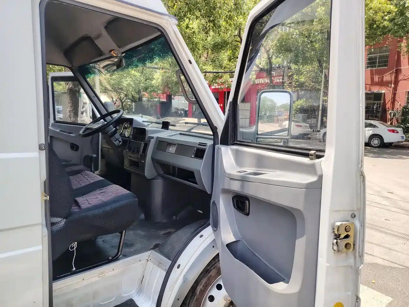 Iveco DeYi 2014 Model 2.8T-A40 NJ6604AC43S4 — миниатюра 5
