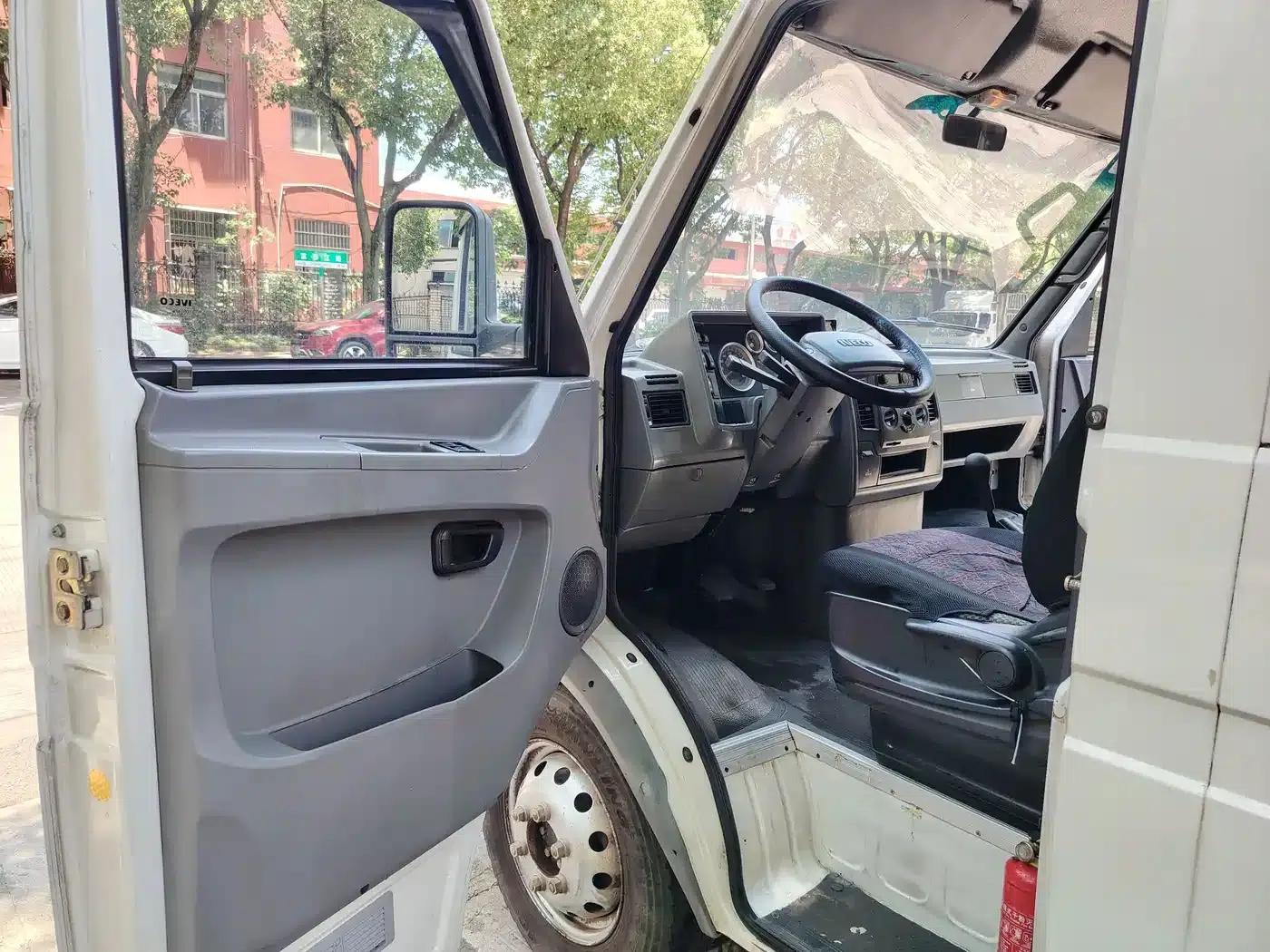 Iveco DeYi 2014 Model 2.8T-A40 NJ6604AC43S4 — миниатюра 6