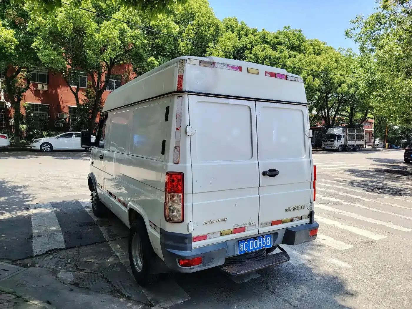 Iveco DeYi 2014 Model 2.8T-A40 NJ6604AC43S4 — миниатюра 9