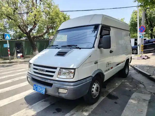 Iveco DeYi 2014 Model 2.8T-A40 NJ6604AC43S4