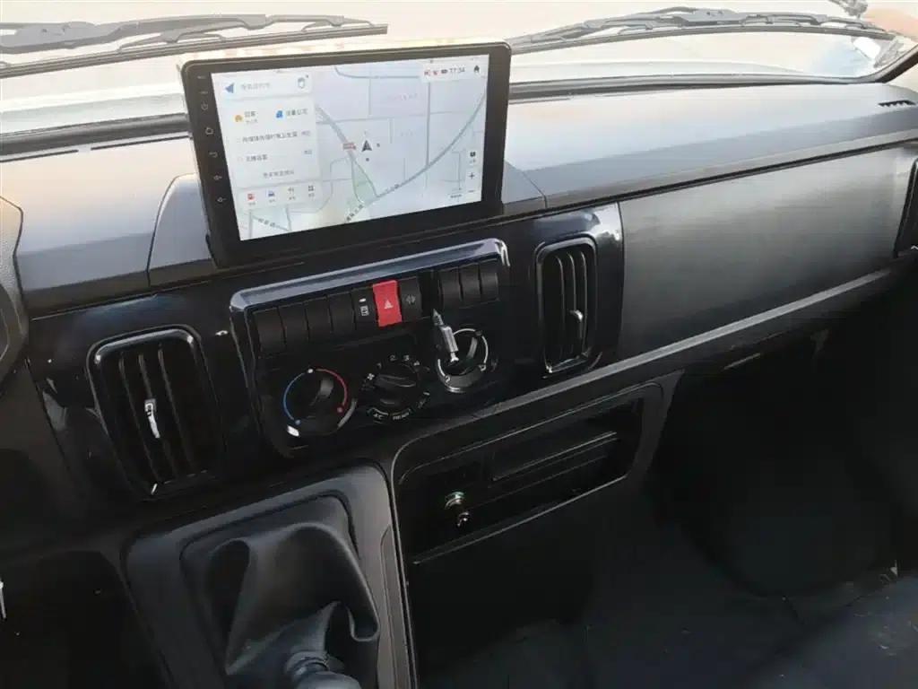 Iveco DeYi 2023 2.5T V40 Van, Long Wheelbase, Mid-Roof, Dual Tires, Side Sliding Door, 2-3 Seats — миниатюра 13