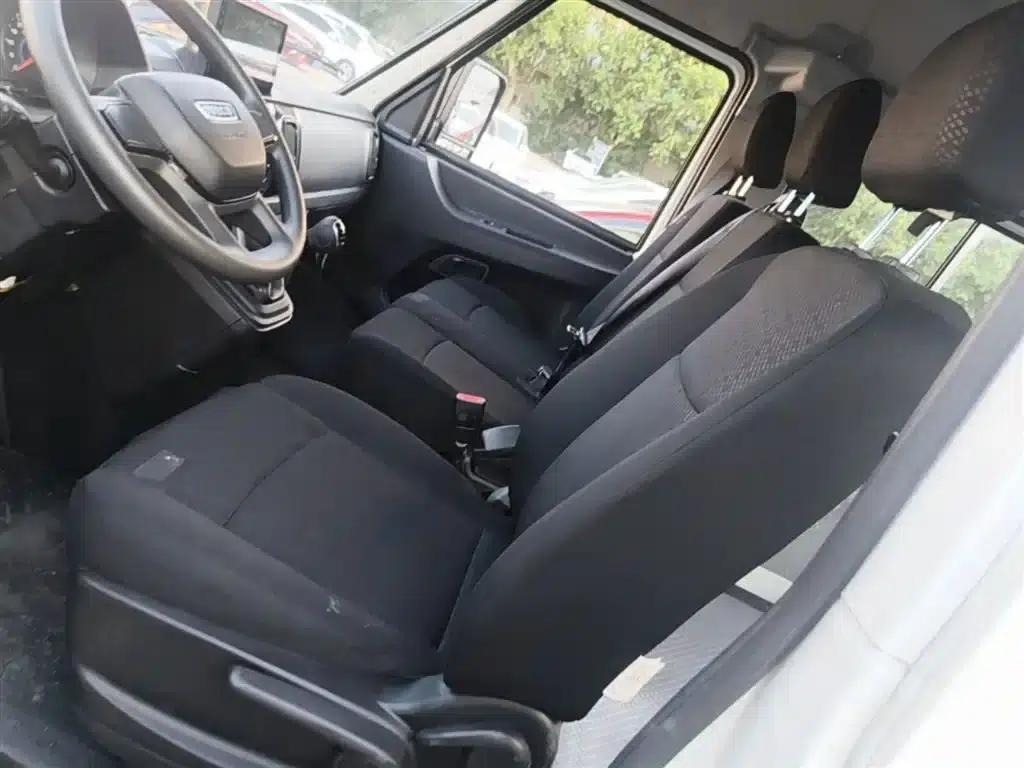 Iveco DeYi 2023 2.5T V40 Van, Long Wheelbase, Mid-Roof, Dual Tires, Side Sliding Door, 2-3 Seats — миниатюра 15