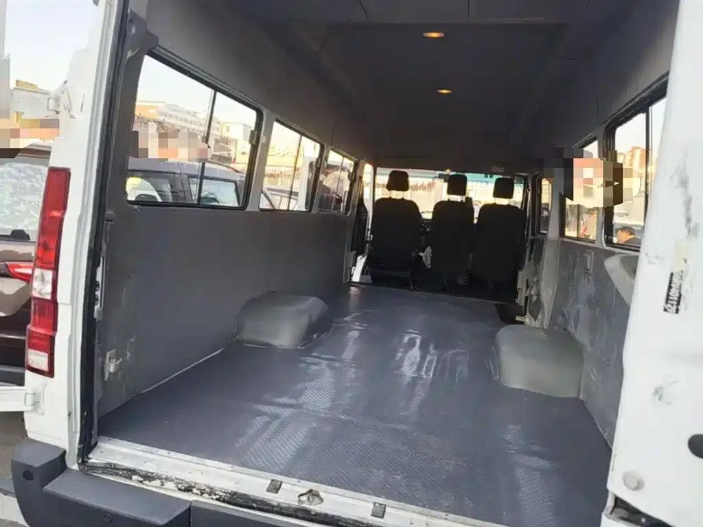 Iveco DeYi 2023 2.5T V40 Van, Long Wheelbase, Mid-Roof, Dual Tires, Side Sliding Door, 2-3 Seats — миниатюра 19