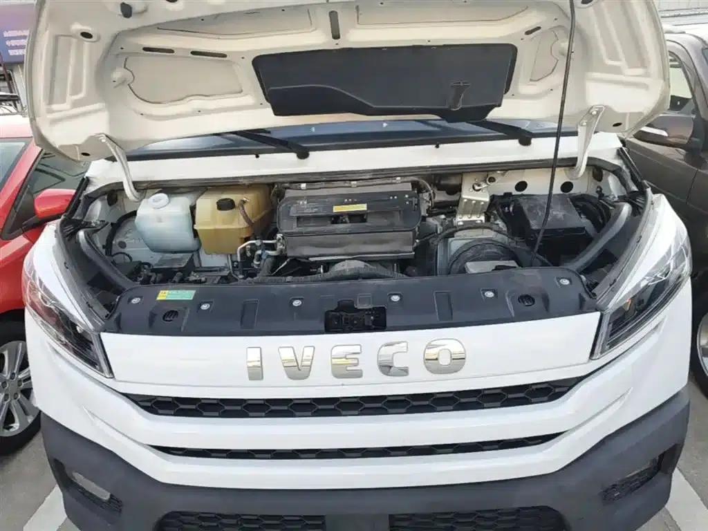 Iveco DeYi 2023 2.5T V40 Van, Long Wheelbase, Mid-Roof, Dual Tires, Side Sliding Door, 2-3 Seats — миниатюра 20