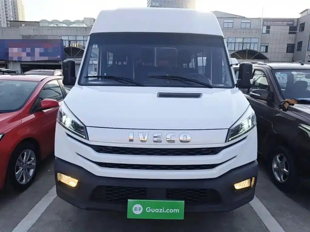 Iveco DeYi 2023 2.5T V40 Van, Long Wheelbase, Mid-Roof, Dual Tires, Side Sliding Door, 2-3 Seats — миниатюра 3