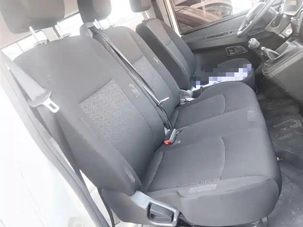 Iveco DeYi 2023 2.5T V40 Van, Long Wheelbase, Mid-Roof, Dual Tires, Side Sliding Door, 2-3 Seats — миниатюра 25