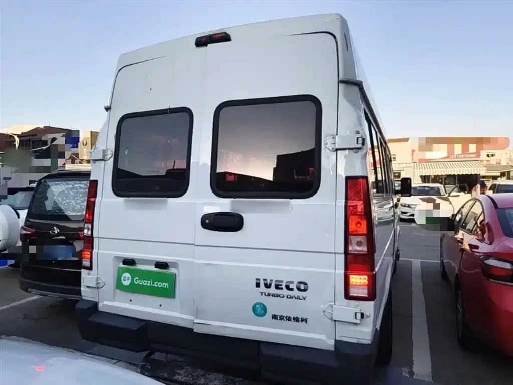 Iveco DeYi 2023 2.5T V40 Van, Long Wheelbase, Mid-Roof, Dual Tires, Side Sliding Door, 2-3 Seats — миниатюра 6