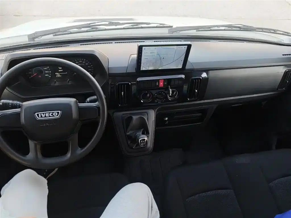 Iveco DeYi 2023 2.5T V40 Van, Long Wheelbase, Mid-Roof, Dual Tires, Side Sliding Door, 2-3 Seats — миниатюра 10