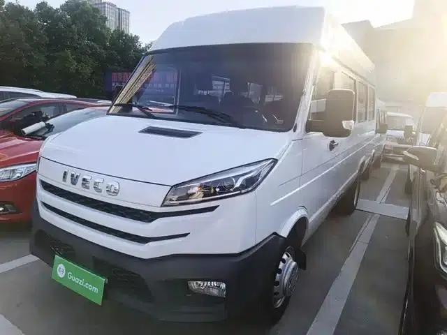 Iveco DeYi 2023 2.5T V40 Van, Long Wheelbase, Mid-Roof, Dual Tires, Side Sliding Door, 2-3 Seats