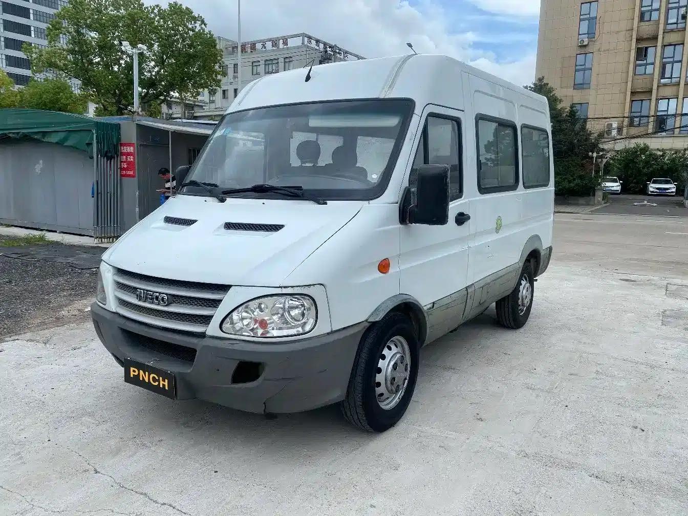 Iveco Baodi 2017 2.5T Premium A37 Bus with Mid-Roof, 6-7 Seats, 47Z5 — миниатюра 1
