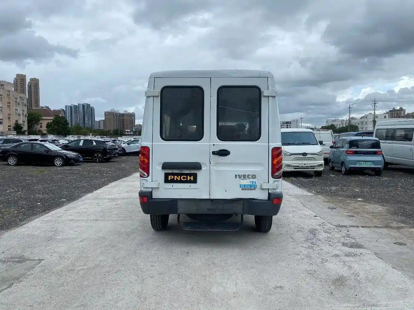 Iveco Baodi 2017 2.5T Premium A37 Bus with Mid-Roof, 6-7 Seats, 47Z5 — миниатюра 12