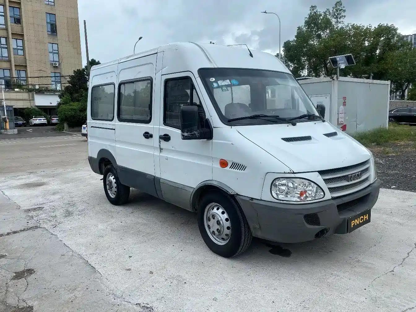 Iveco Baodi 2017 2.5T Premium A37 Bus with Mid-Roof, 6-7 Seats, 47Z5 — миниатюра 3