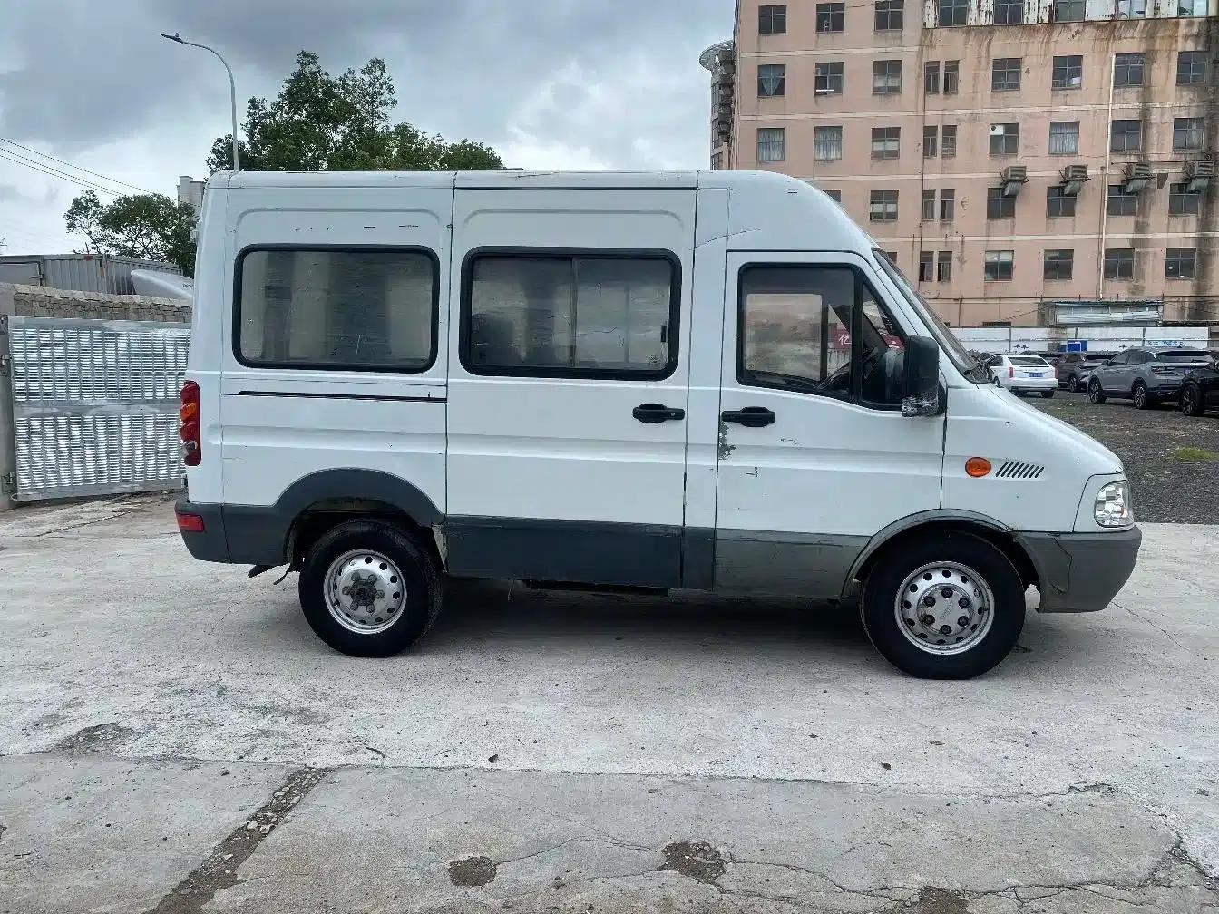 Iveco Baodi 2017 2.5T Premium A37 Bus with Mid-Roof, 6-7 Seats, 47Z5 — миниатюра 4