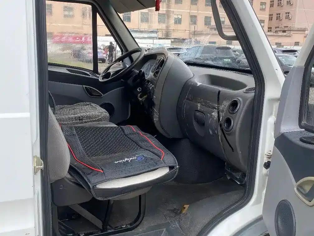 Iveco Baodi 2017 2.5T Premium A37 Bus with Mid-Roof, 6-7 Seats, 47Z5 — миниатюра 7