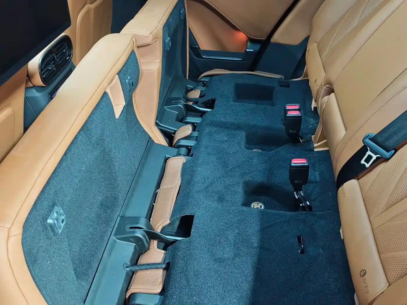 Looking up at the 2023 U8 Luxury Edition — миниатюра 12