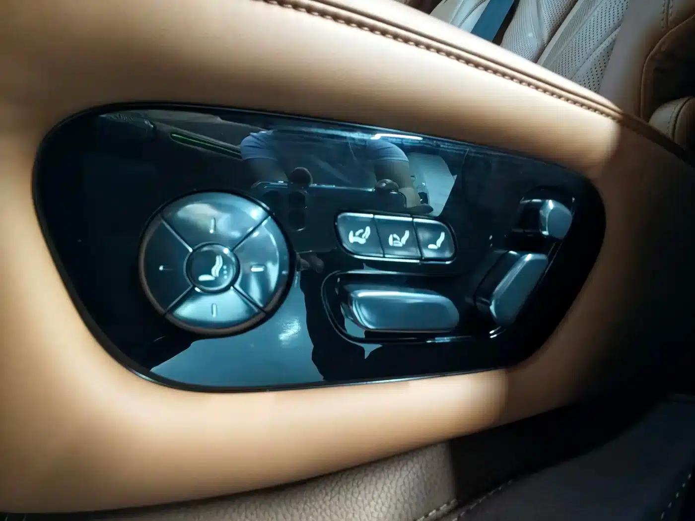 Looking up at the 2023 U8 Luxury Edition — миниатюра 13