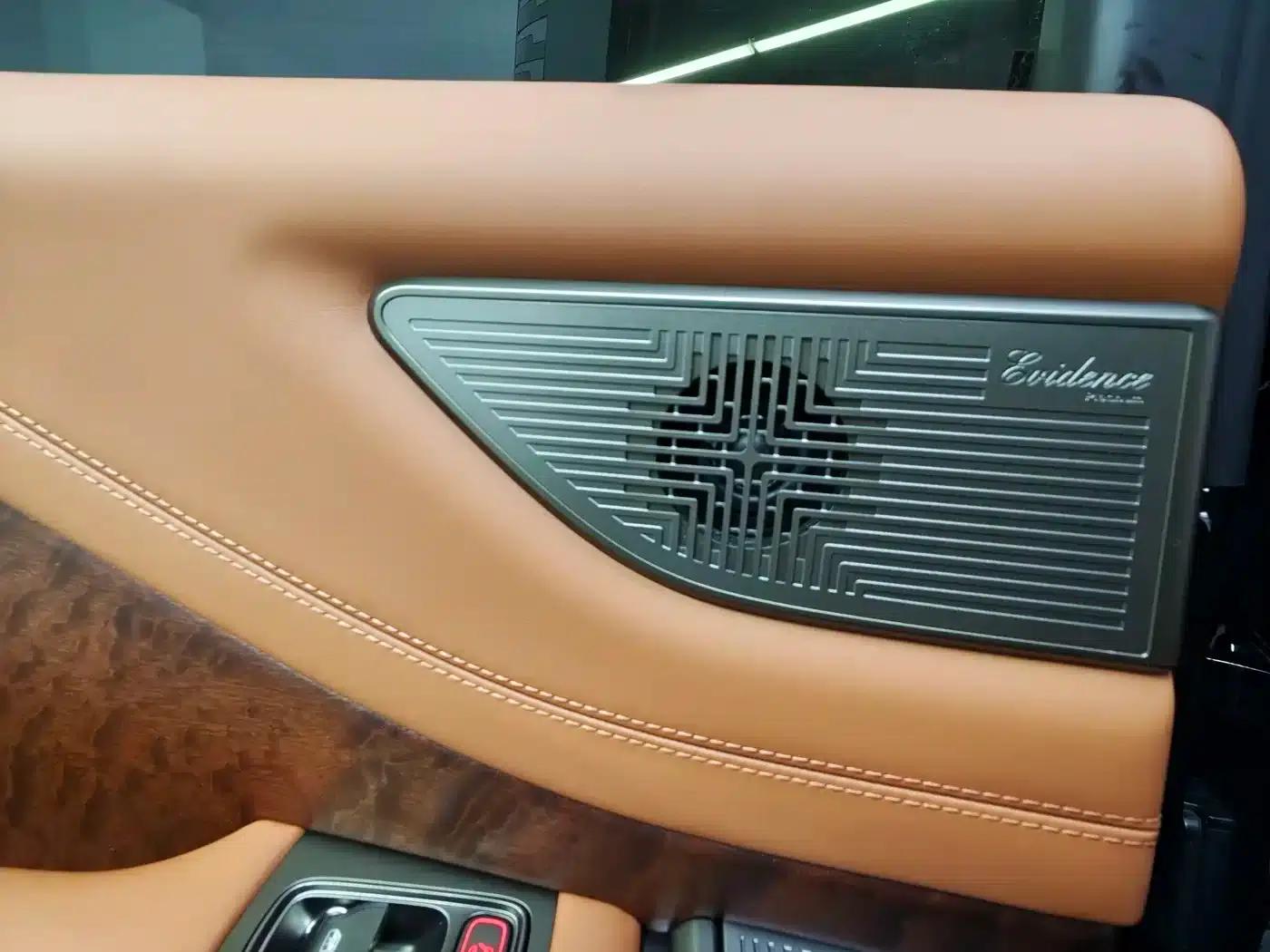Looking up at the 2023 U8 Luxury Edition — миниатюра 15