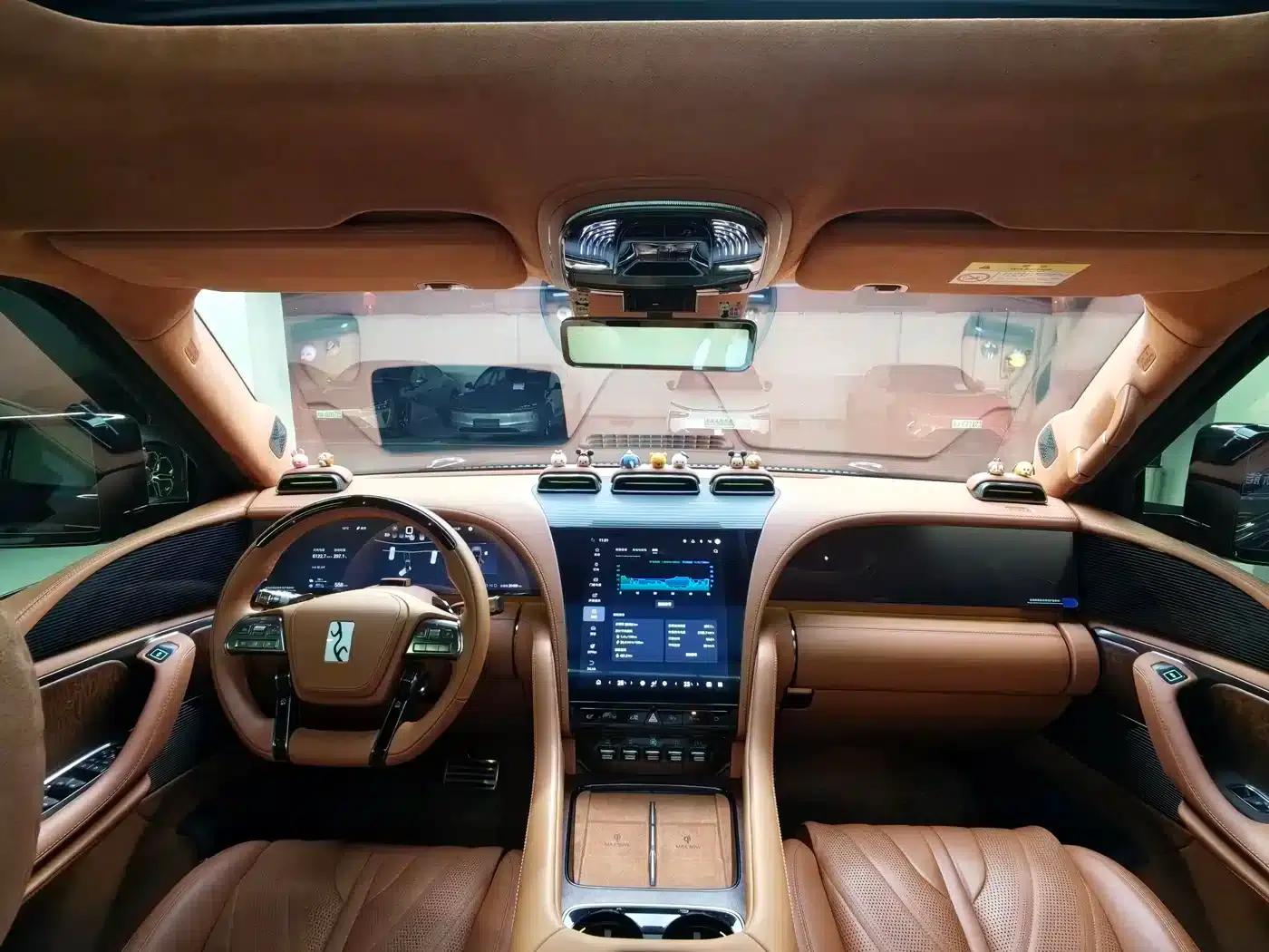 Looking up at the 2023 U8 Luxury Edition — миниатюра 10