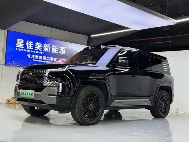 Looking up at the 2023 U8 Luxury Edition