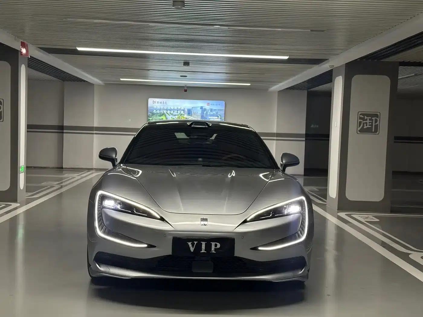 Looking up at the U7 2025 EV five-seater luxury edition — миниатюра 2