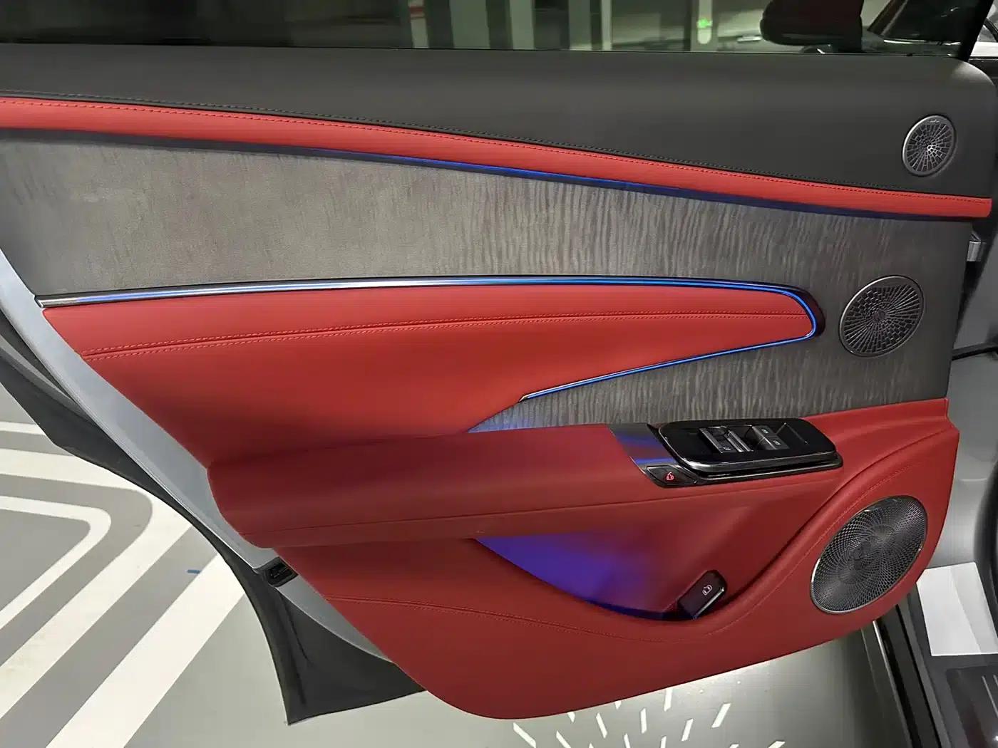 Looking up at the U7 2025 EV five-seater luxury edition — миниатюра 11