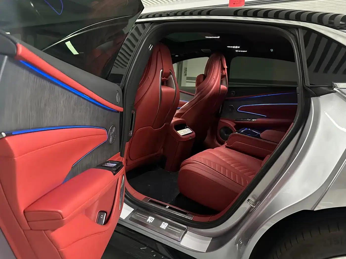 Looking up at the U7 2025 EV five-seater luxury edition — миниатюра 12