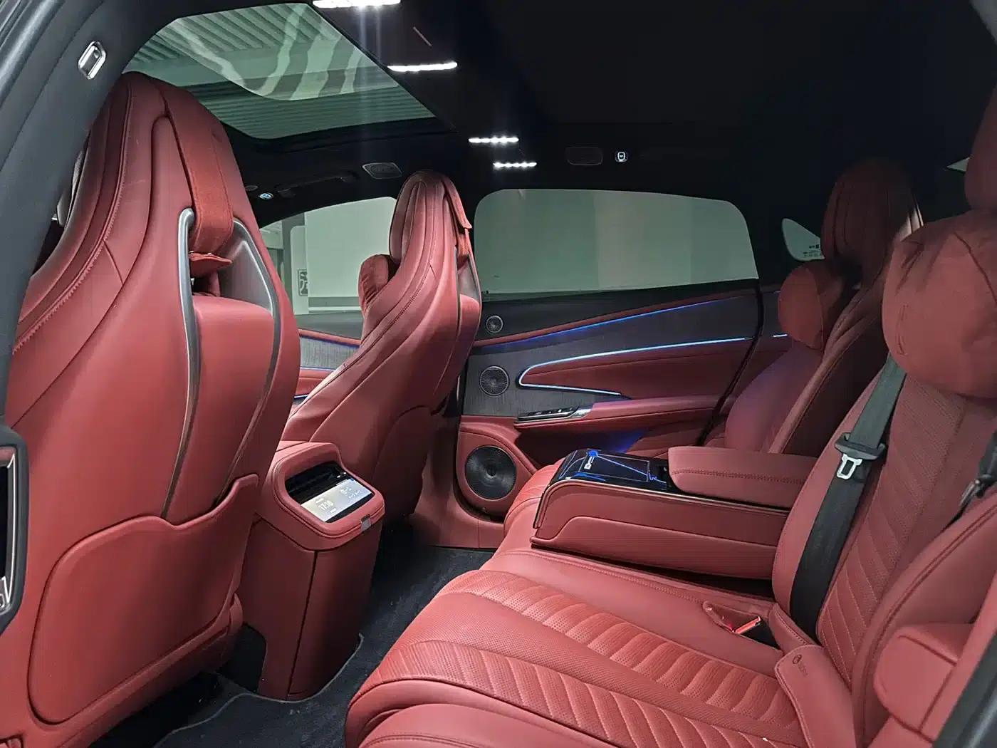 Looking up at the U7 2025 EV five-seater luxury edition — миниатюра 13