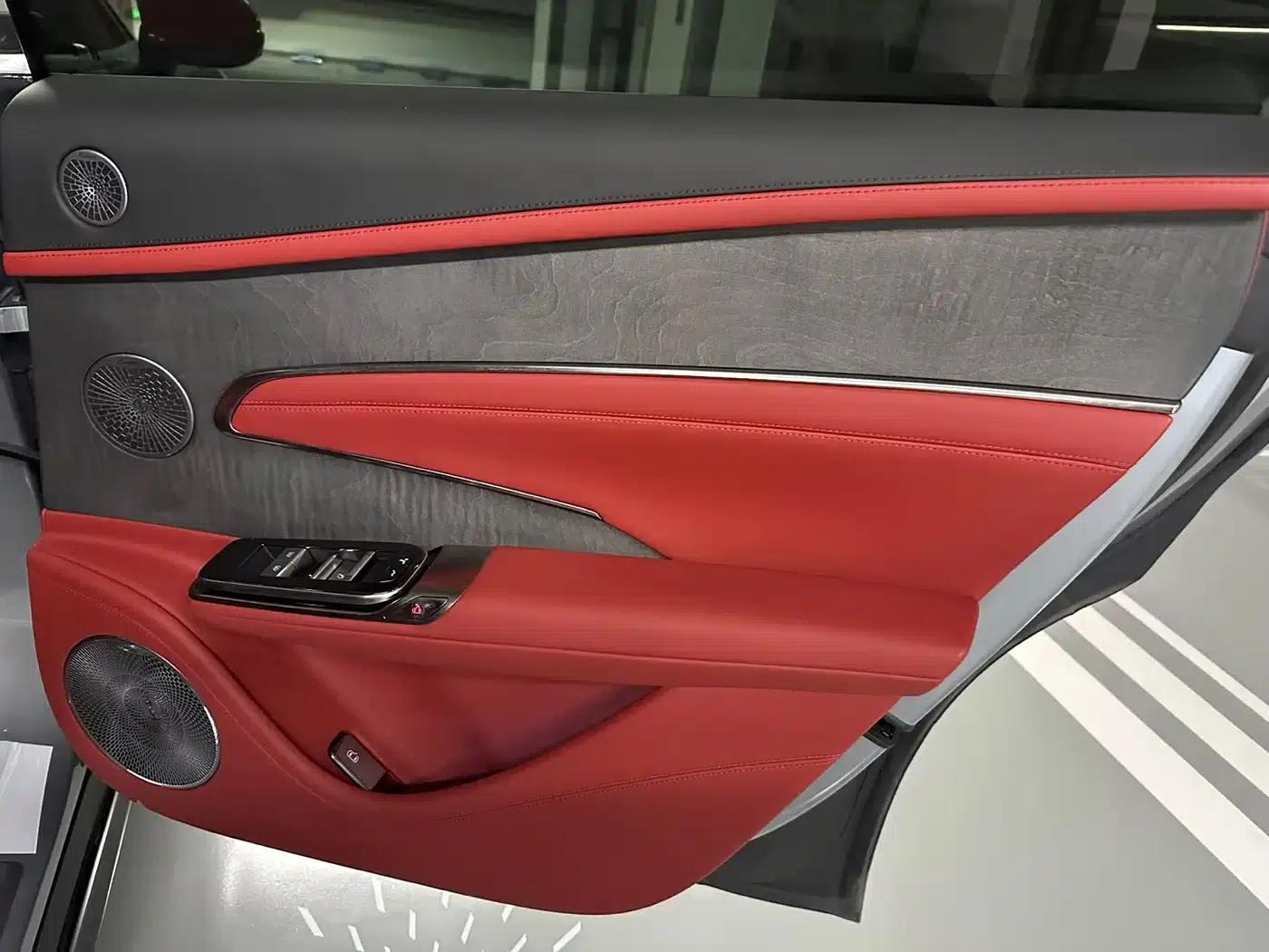 Looking up at the U7 2025 EV five-seater luxury edition — миниатюра 18