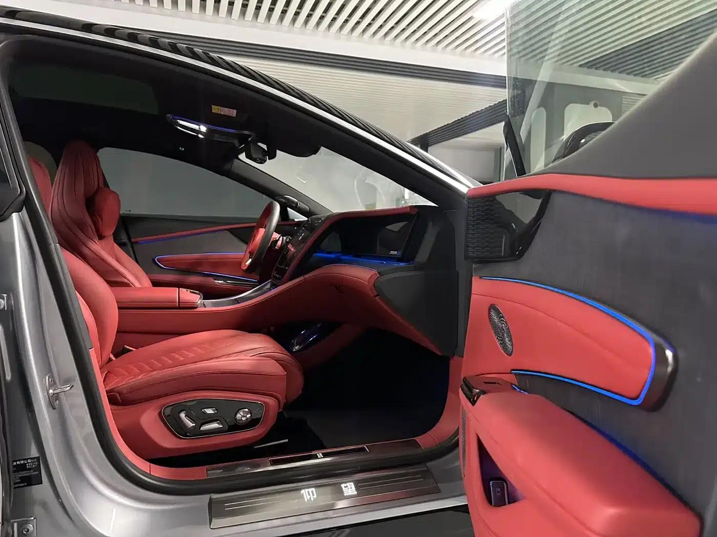 Looking up at the U7 2025 EV five-seater luxury edition — миниатюра 20