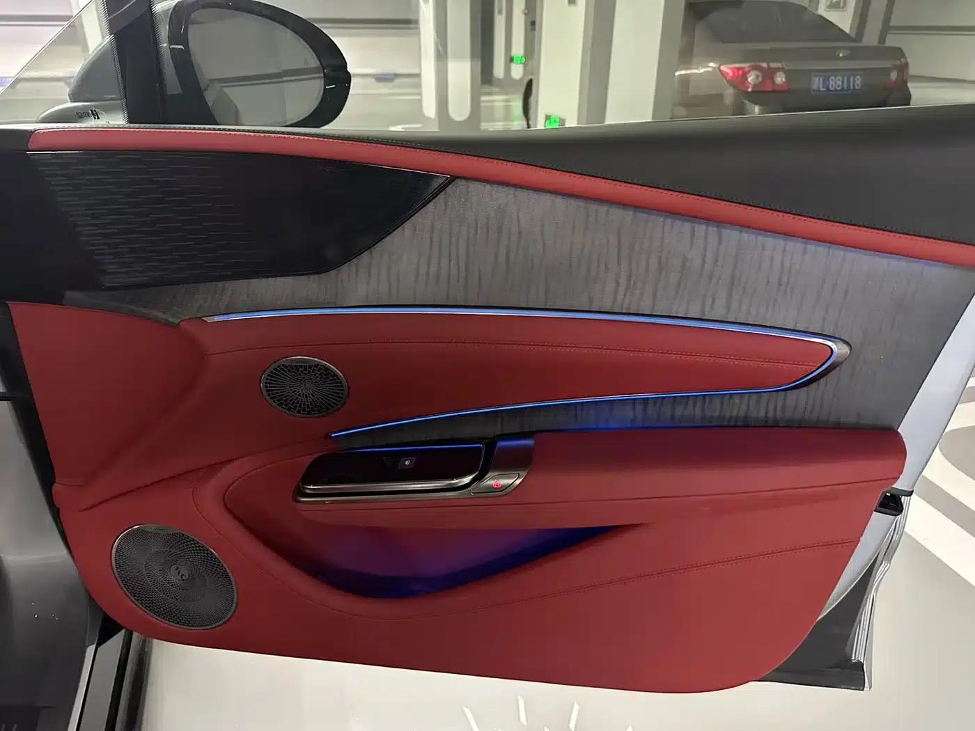Looking up at the U7 2025 EV five-seater luxury edition — миниатюра 21