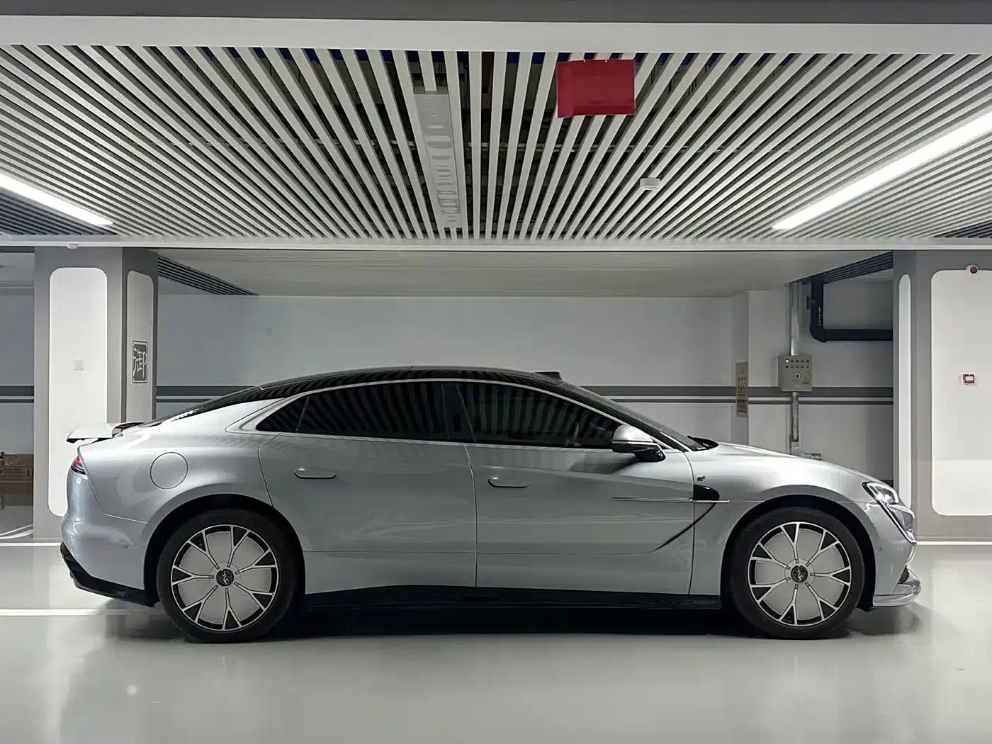 Looking up at the U7 2025 EV five-seater luxury edition — миниатюра 24