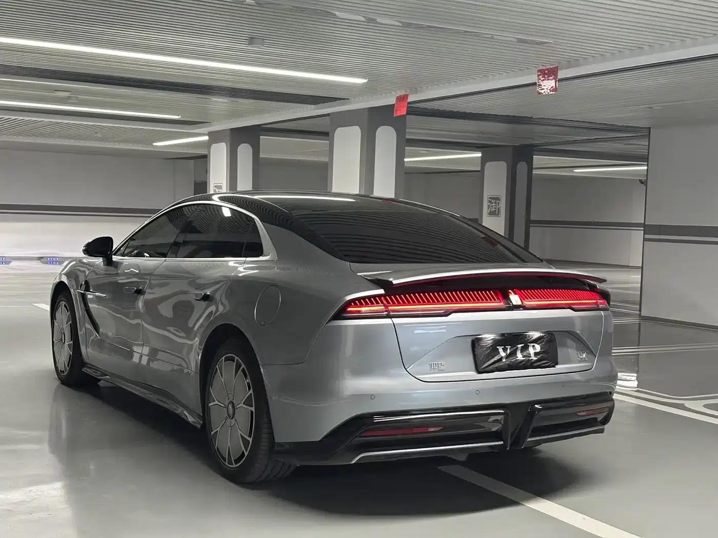Looking up at the U7 2025 EV five-seater luxury edition — миниатюра 25