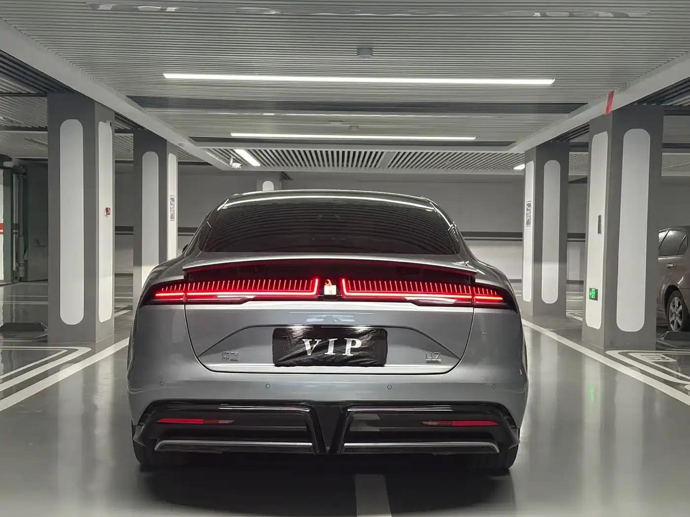 Looking up at the U7 2025 EV five-seater luxury edition — миниатюра 26