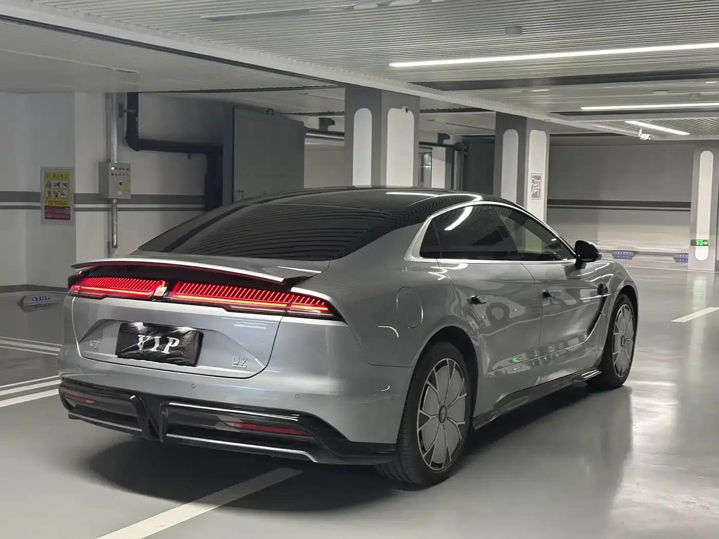 Looking up at the U7 2025 EV five-seater luxury edition — миниатюра 27