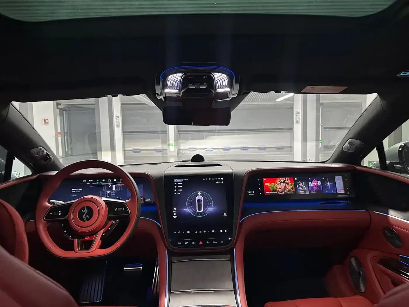 Looking up at the U7 2025 EV five-seater luxury edition — миниатюра 7