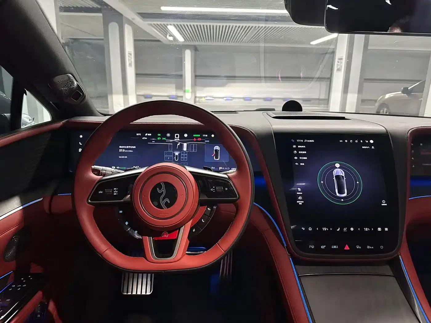 Looking up at the U7 2025 EV five-seater luxury edition — миниатюра 8