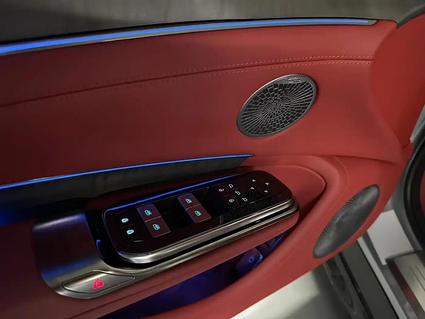 Looking up at the U7 2025 EV five-seater luxury edition — миниатюра 9
